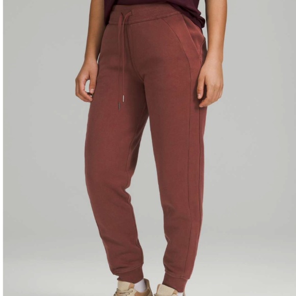 NWT Lululemon Scuba High-Rise Jogger - 2 - Picture 1 of 7
